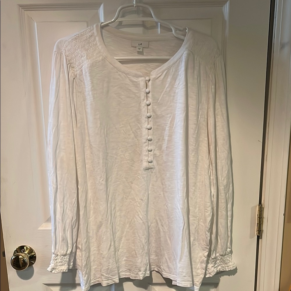 GAP White Long Sleeve Button Down Shirt
